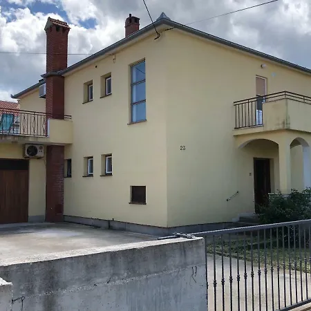 Ilija Apartman Zára